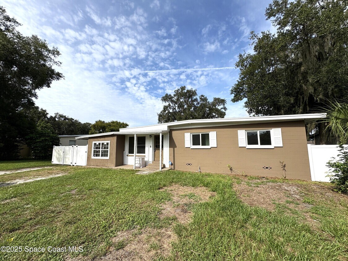 Foto principal - 1180 Titus Ave