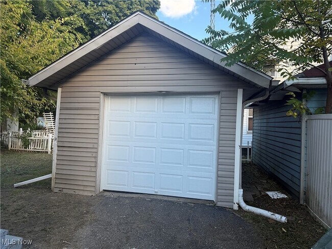 Foto del edificio - 204 Broad Ave NW