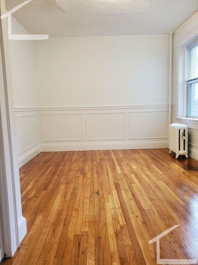 Building Photo - No Brokers Fee, Large Unit in Allston, Balcony, On-Site Maintenance, Laundry, heat, Hot Water Inc...