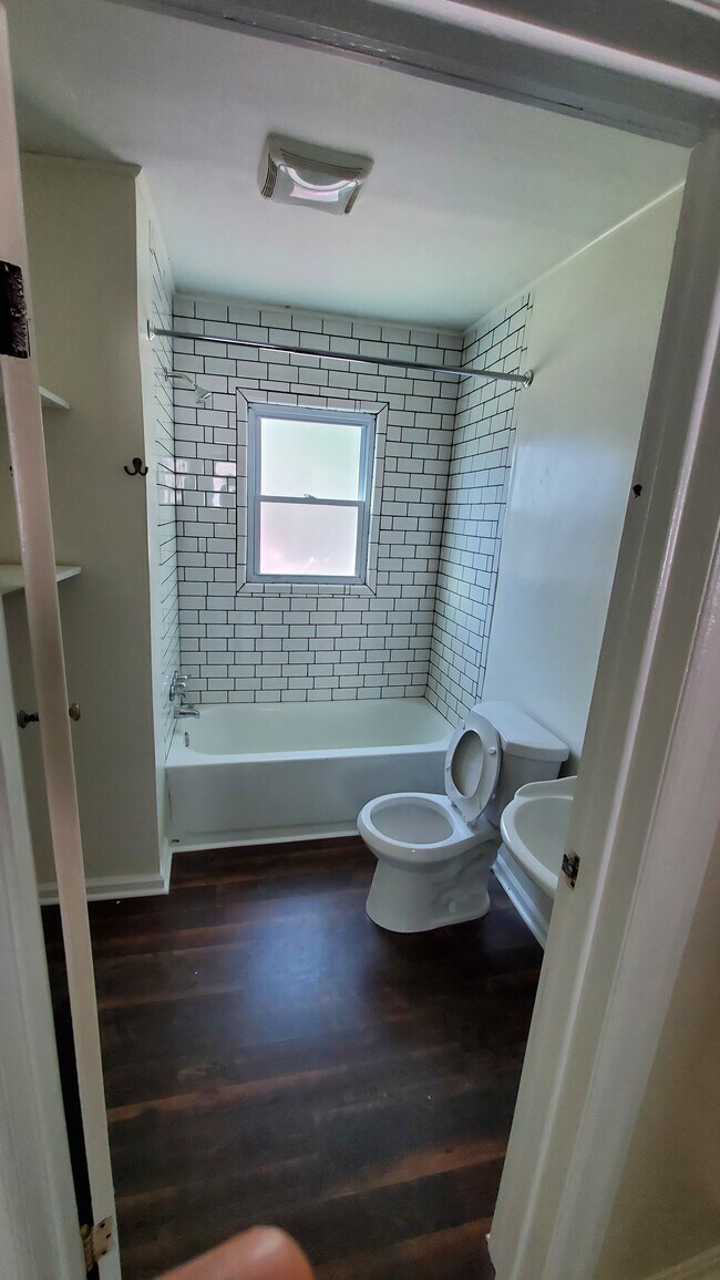 Baño - 1387 Elizabeth St