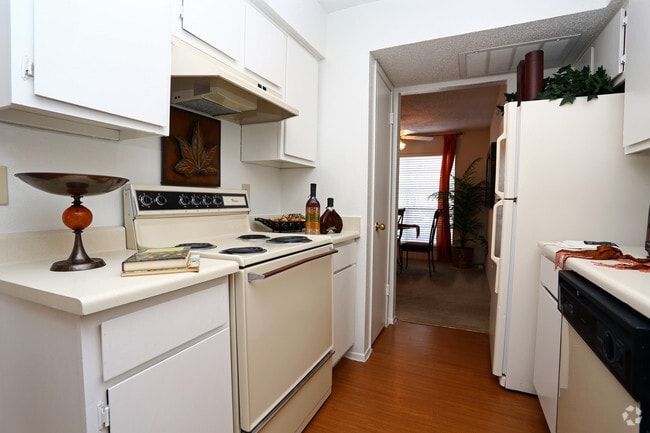 Interior Photo - Hunters Glen