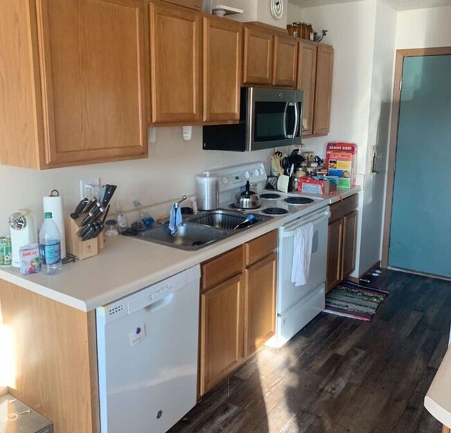 Building Photo - $1,495 | 2 Bedroom, 2.5 Bathroom Multi Flo...