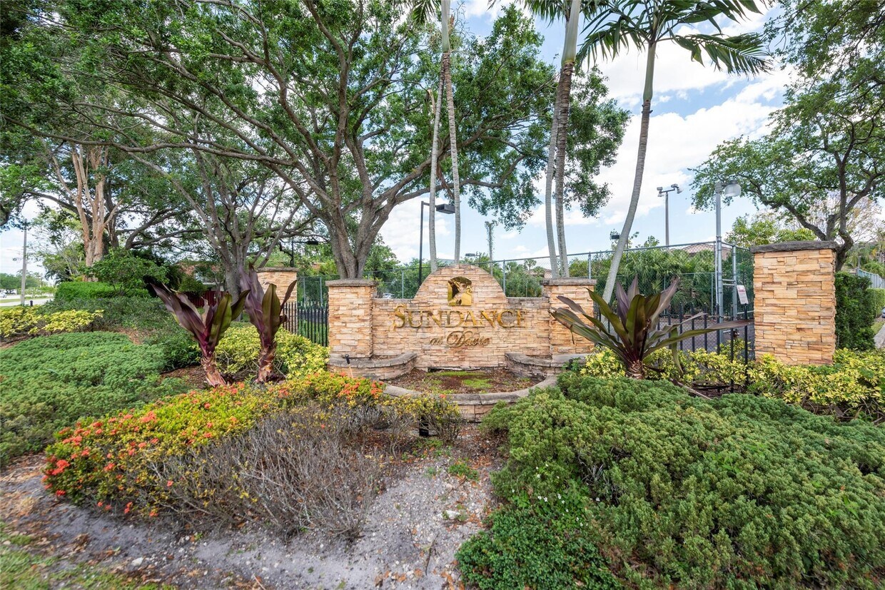 Foto principal - 2900 S University Dr
