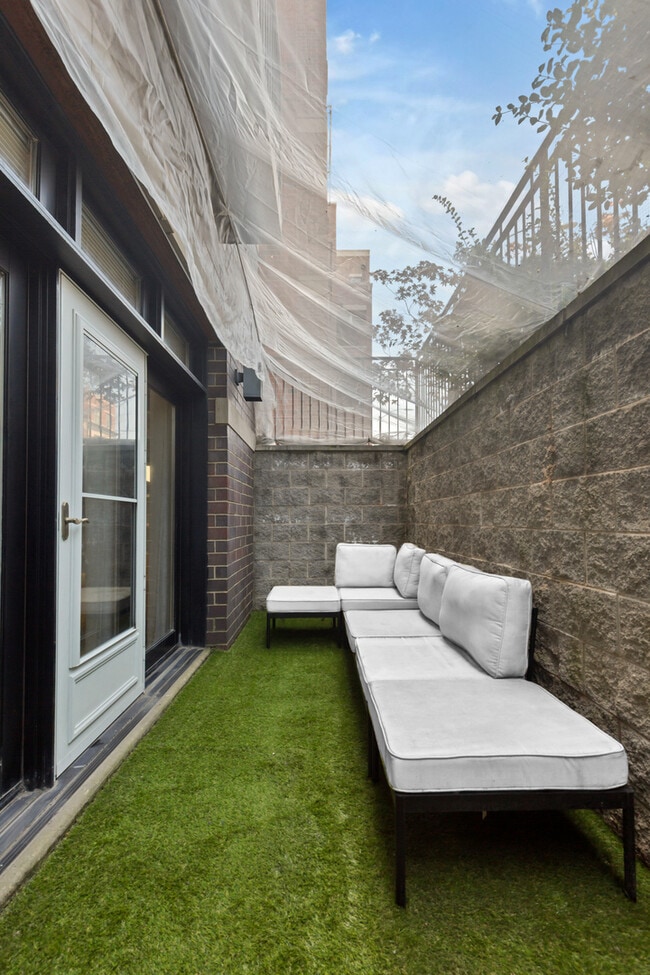 Foto del edificio - 2457 W Foster Ave