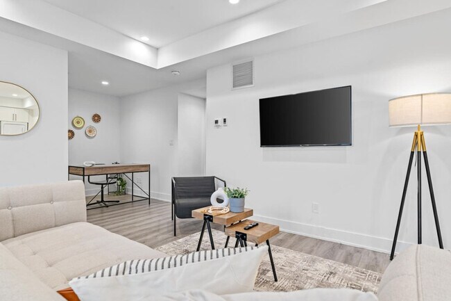 Photo du bâtiment - 585 Queens Ave