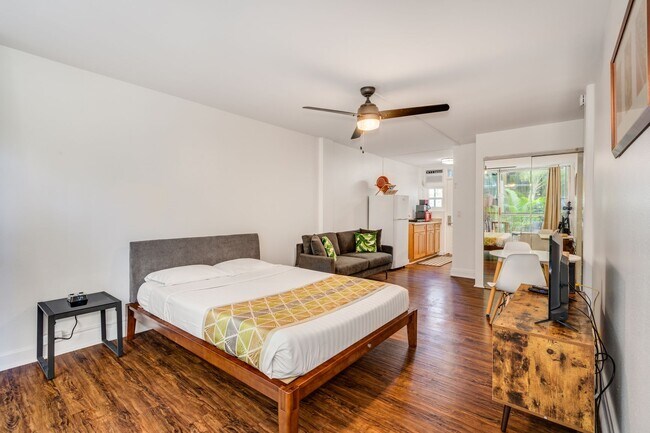 Building Photo - 2413 Kuhio Ave.