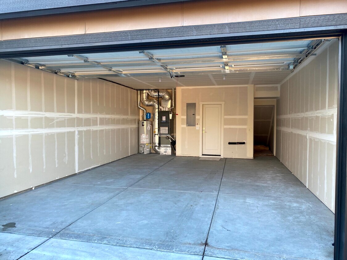 2921 NW Elm Ave, Redmond, OR 97756 Townhouse for Rent in Redmond, OR