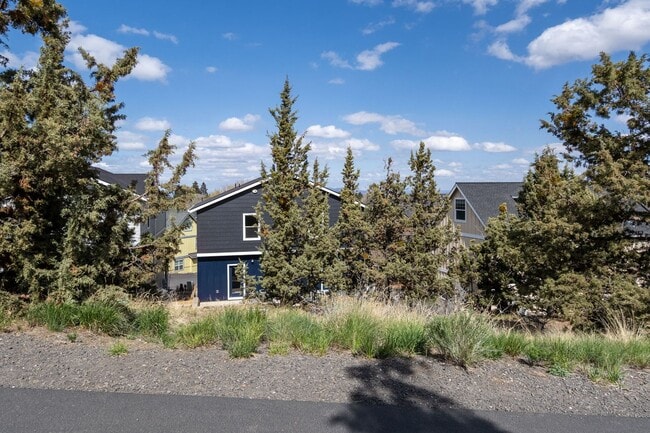 Building Photo - 1773 NE Lotus Dr