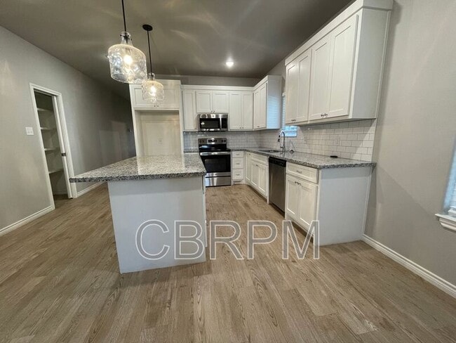 Building Photo - 3003 28th St