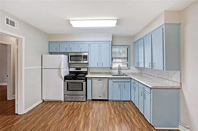 Building Photo - 4720 Sale Ln