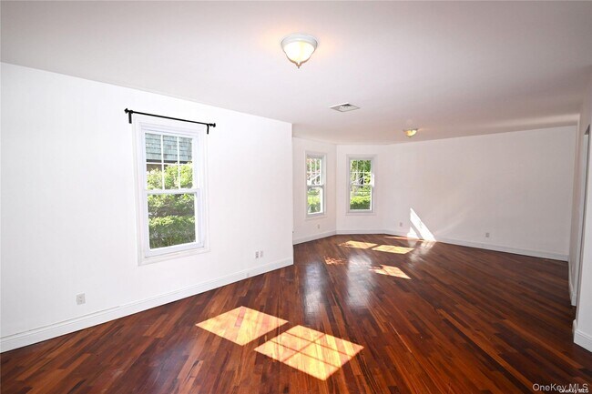 Building Photo - 21 Arrandale Ave