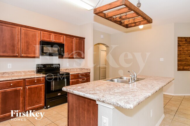 Foto del edificio - 513 Azalea Dr