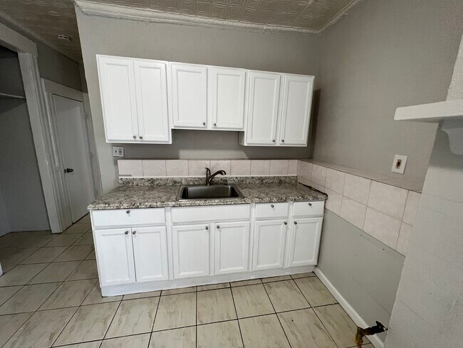 842 Mt Prospect Unit 3L - 831 Mount Prospect Ave