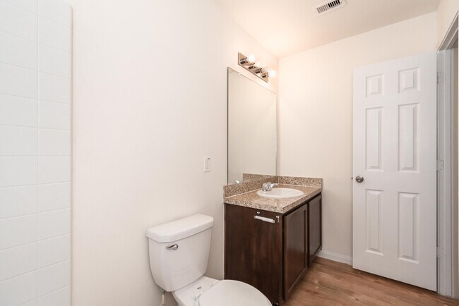 Foto del edificio - 6311 Heffernan St