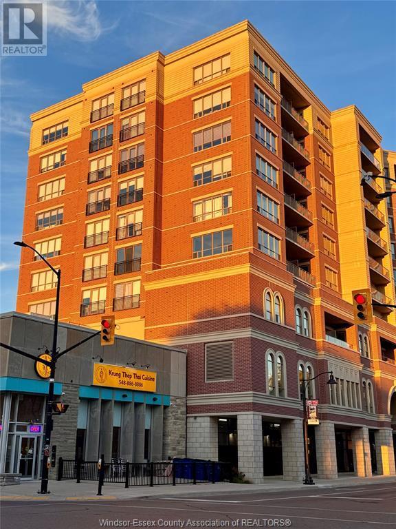 Photo du bâtiment - 121 King St W