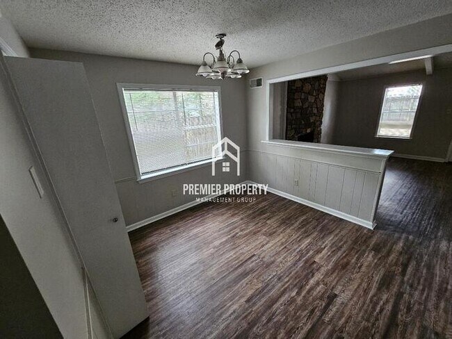 Building Photo - 3963 Lacewood Dr