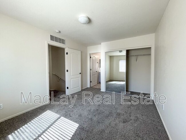 Building Photo - 10252 E Isleta Ave