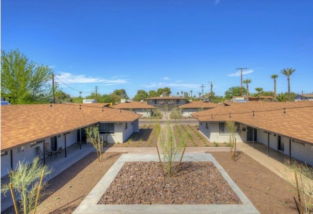 Front - 746 W Turney Ave, Apt 3