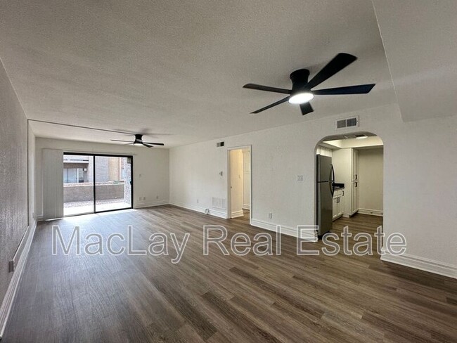 Foto del edificio - 3825 E Camelback Rd