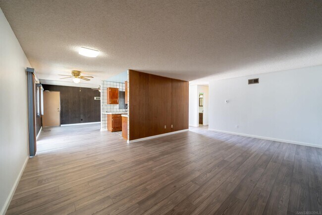 Building Photo - 5 E Palomar St