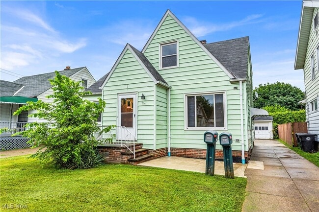 Building Photo - 3819 W 137th St