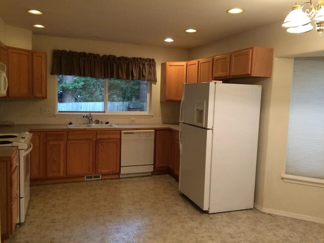 Building Photo - Charming 3-bedroom, 2-bathroom home in Aub...