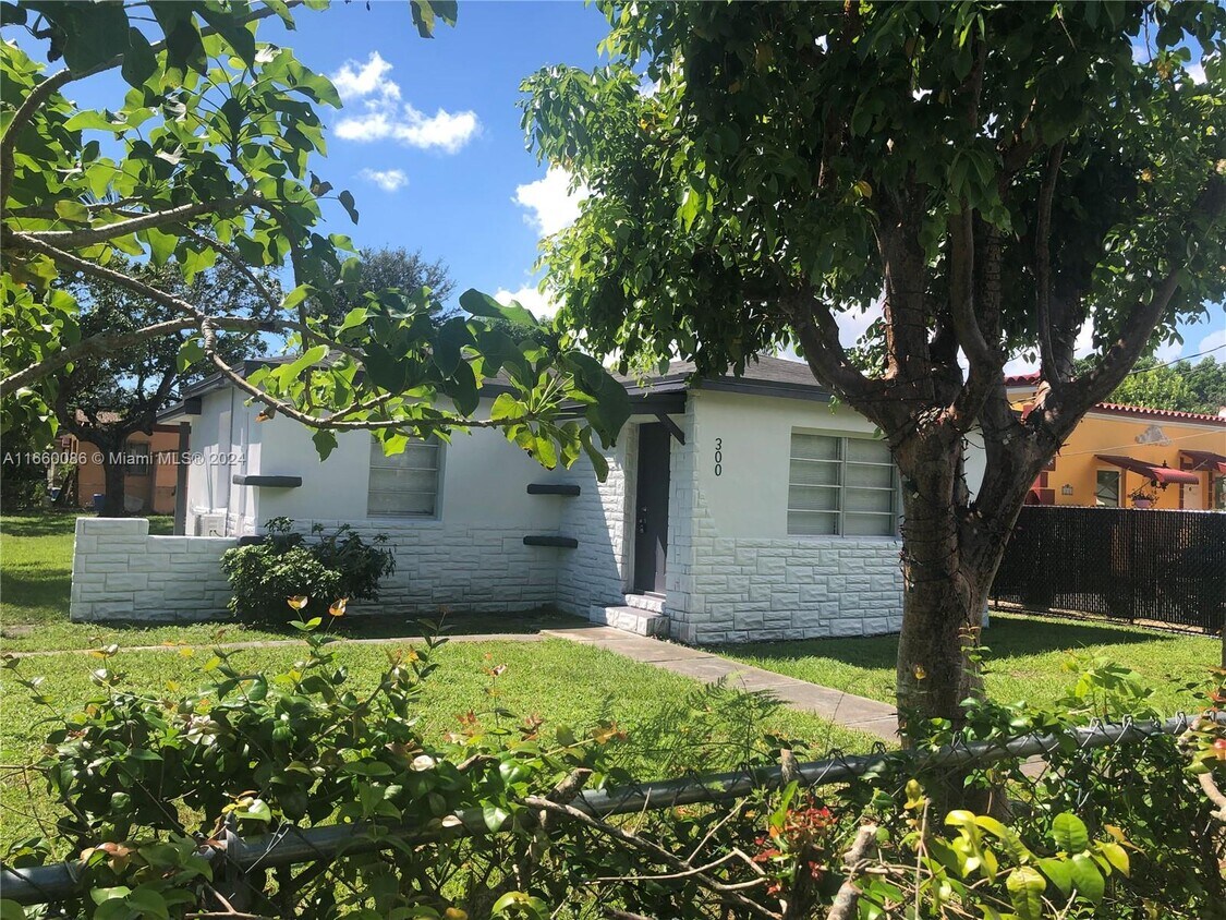 Primary Photo - 300 NW 97th St