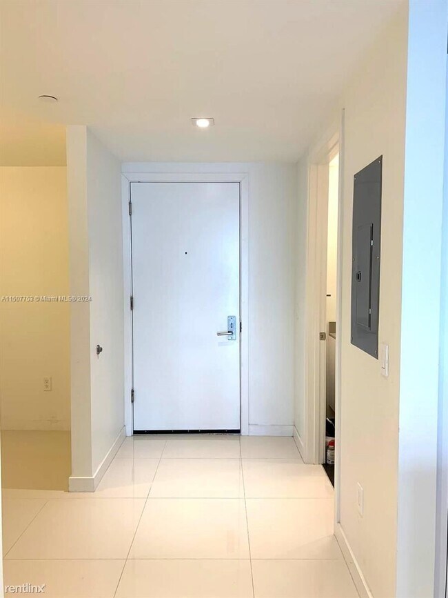 Foto del edificio - 1 br, 1.5 bath Condo - 1600 NE 1st Ave Apt...