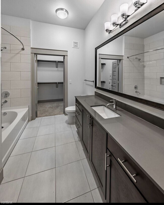 Foto del edificio - 1 br, 1 bath Condo - 2122 N Mays St