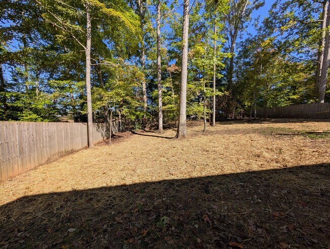 Building Photo - Weaverville Rental