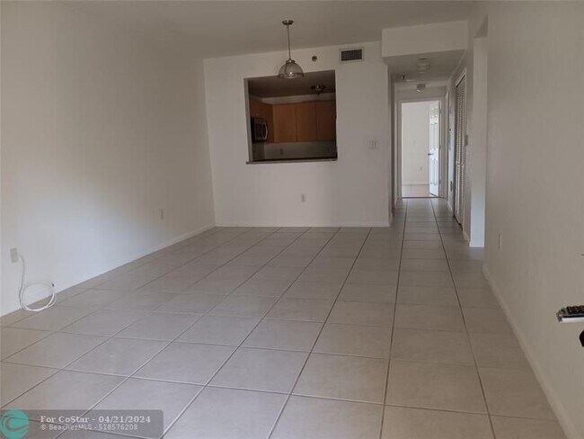 Building Photo - 2901 Riverside Dr