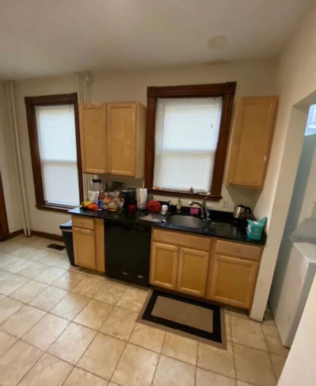 Building Photo - 121 Calumet St