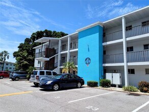 Building Photo - 2321 Sunset Dr