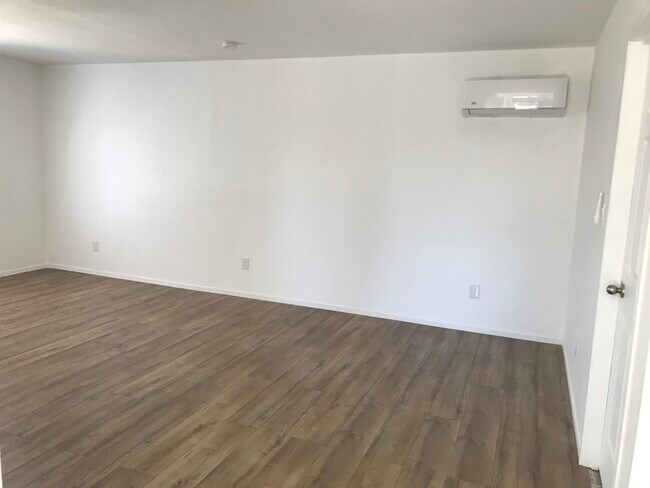 Sala de estar - 2709 Cardinal Ave