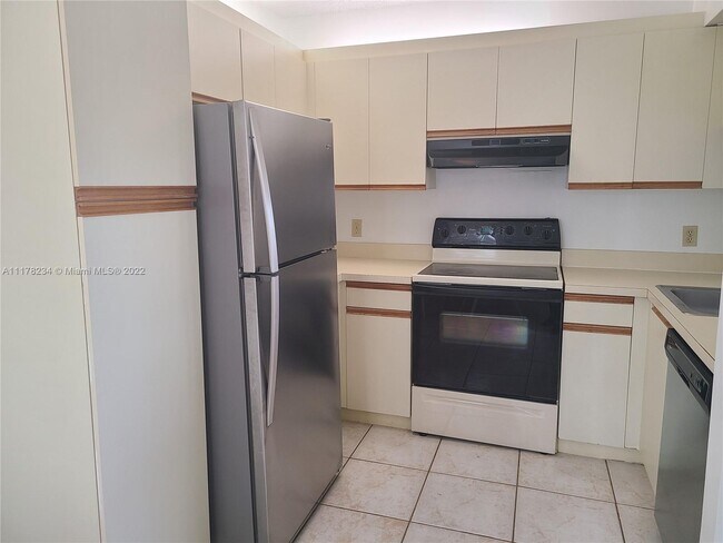 Foto del edificio - 10661 NW 14th St