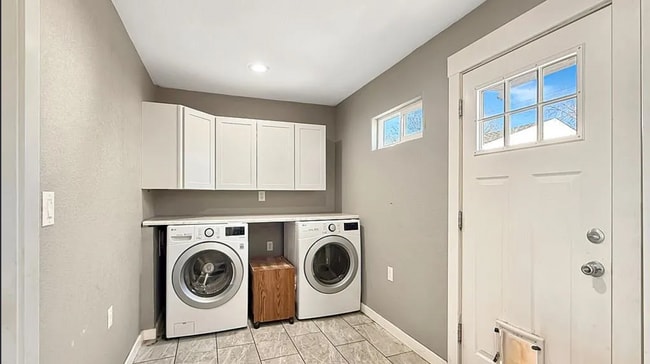 Building Photo - 2891 S Valentia St