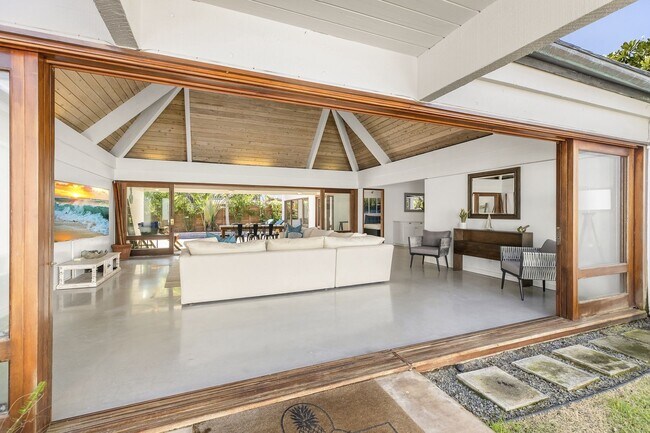 Building Photo - Elegant Home w/ Private Beach Access, Pool...