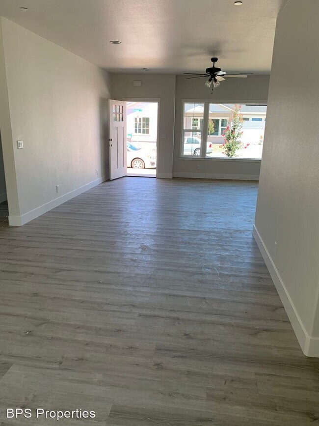 Building Photo - 3 br, 2 bath House - 9 Pawtucket Ct.