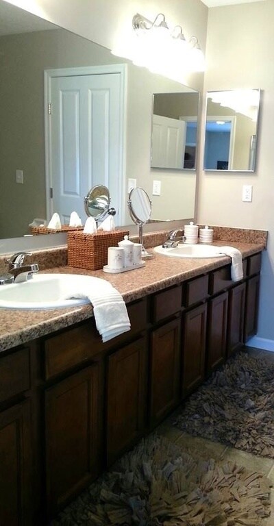 Building Photo - Now Leasing 2 Bedroom 1.5 Bath Condo Locat...