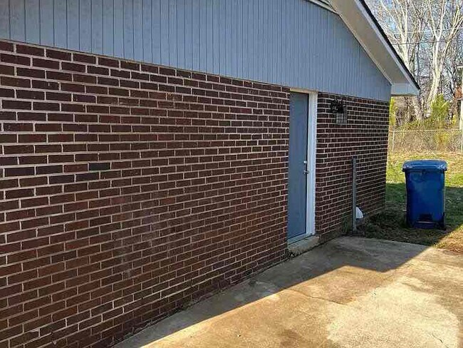 Building Photo - 108 Mimosa Ct