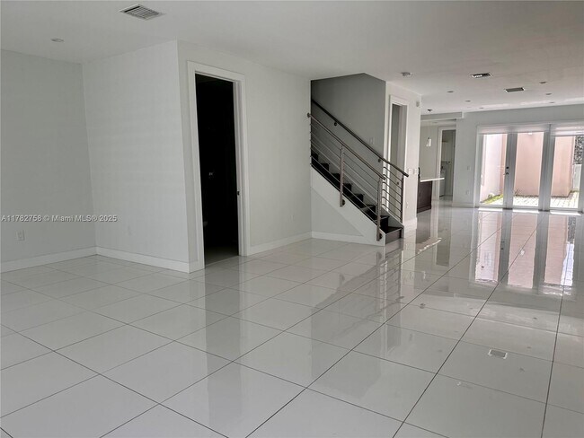 Foto del edificio - 6420 NW 104th Path