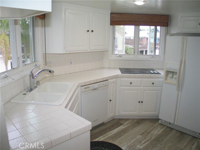 Building Photo - 110 Onyx Ave