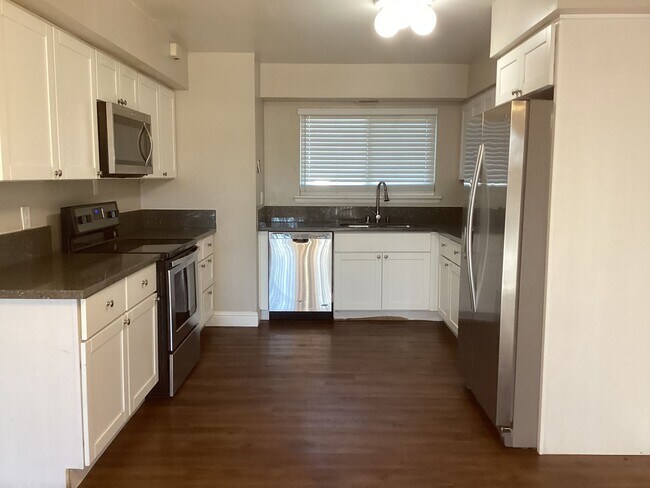 Building Photo - Maryknoll Ct