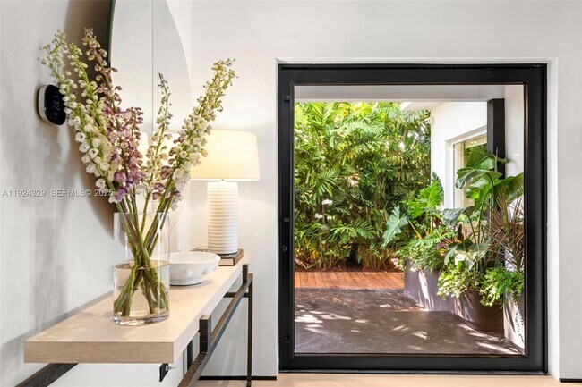 Foto del edificio - 244 W San Marino Dr