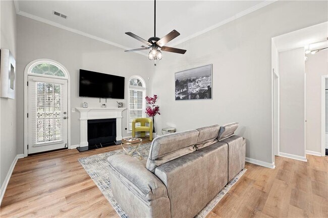 Foto del edificio - 804 Fairburn Rd NW