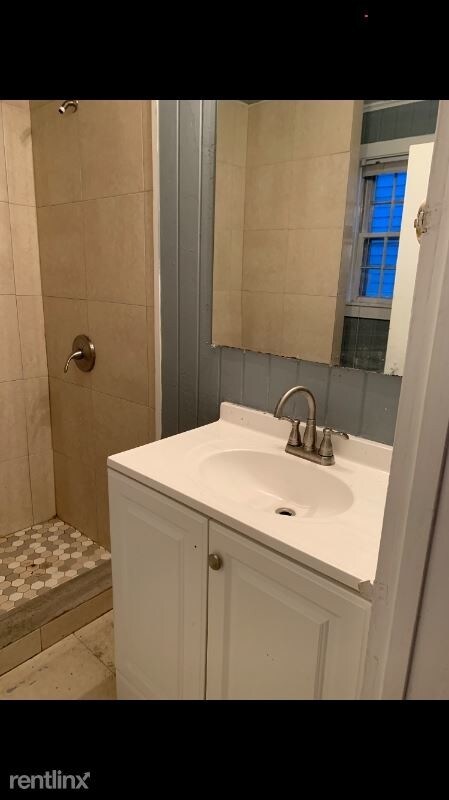 Foto del edificio - 3 br, 1 bath House - 9 grant street