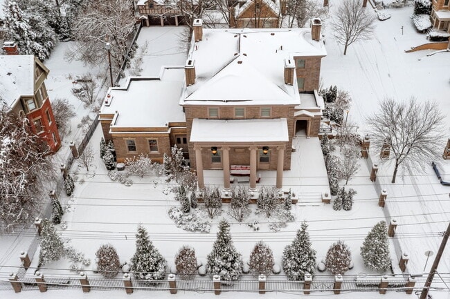 Foto del edificio - 5135 Ellsworth Ave