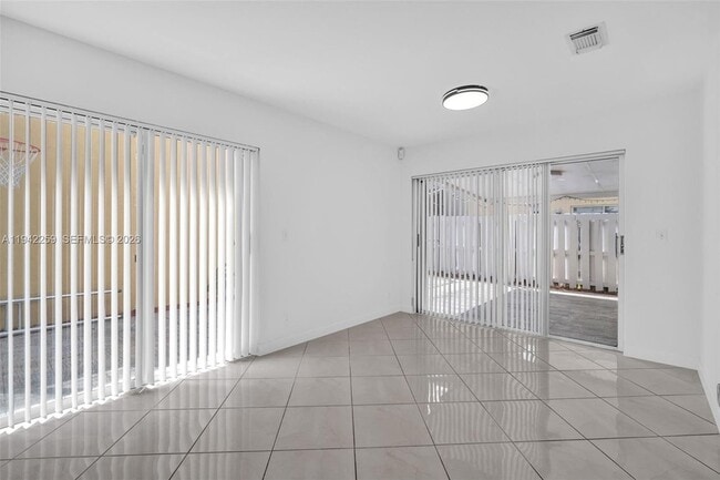 Foto del edificio - 300 SW 100th Ave