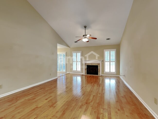 Building Photo - 3109 Southampton Dr