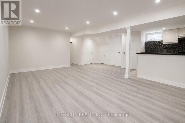 Building Photo - 46 Bingham St